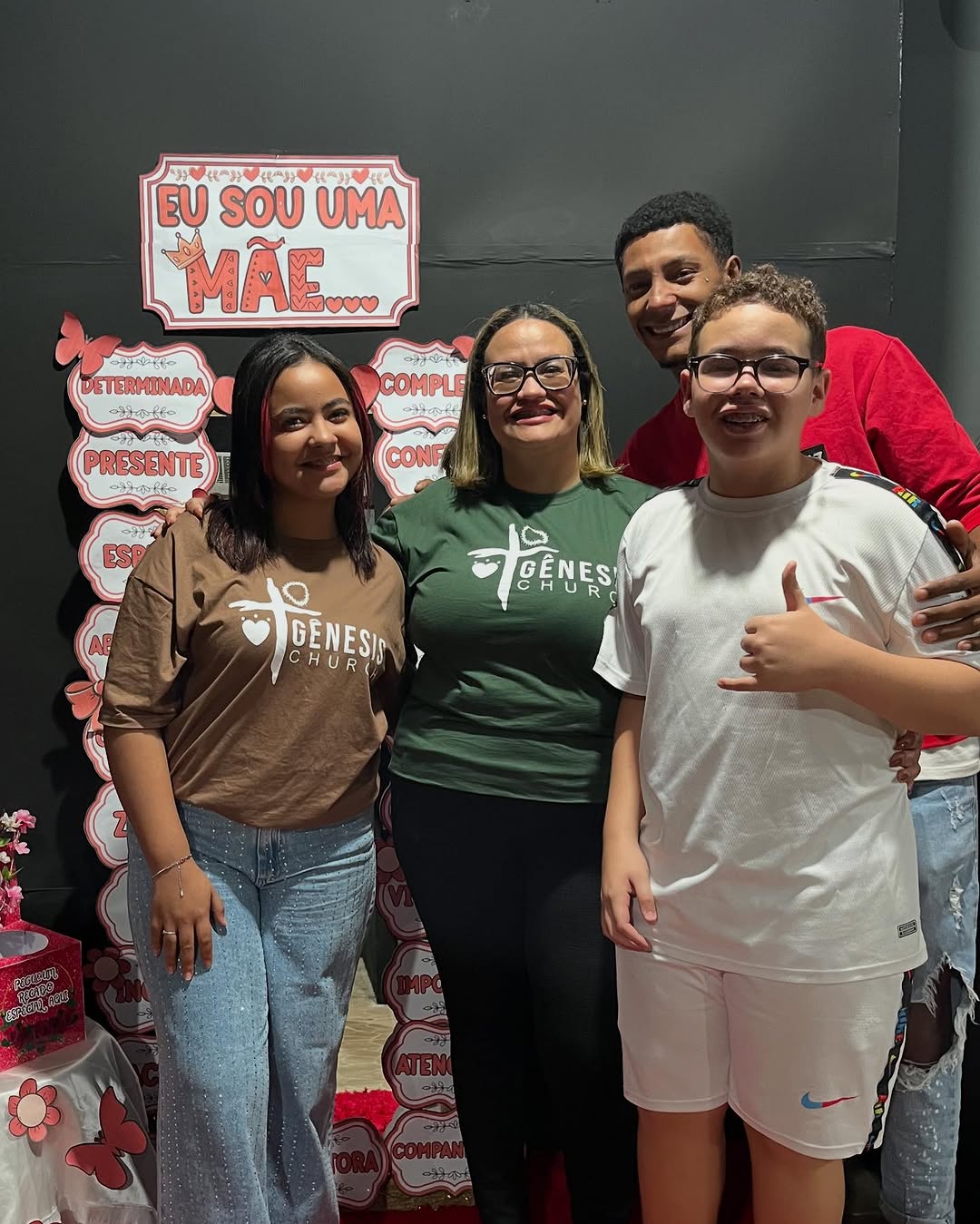 Família da Gênesis reunida no Dia das Mães